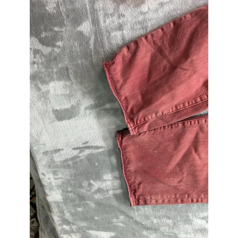 Levis gently pre